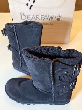 Bearpaw Navy Twin Buckled Clara Boots with Fuzzy Lining. New in Box Women's 10